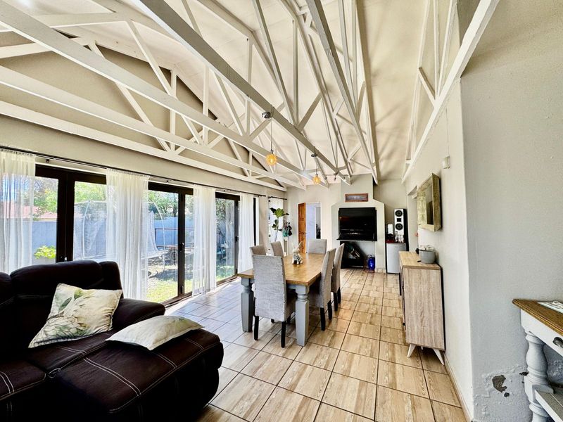 House For Sale in Secunda Central - Photo 4