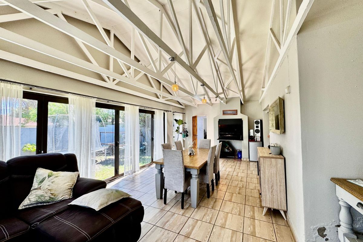 House For Sale in Secunda Central - Photo 4