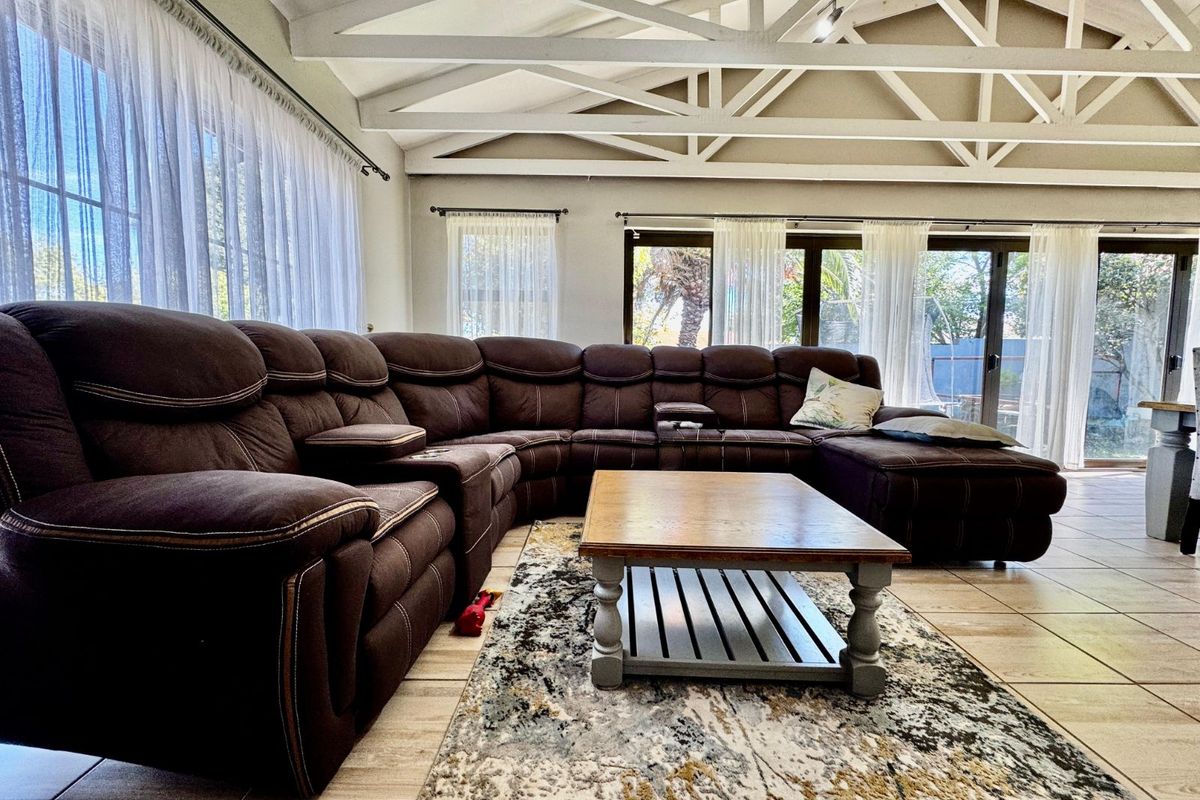 House For Sale in Secunda Central - Photo 5