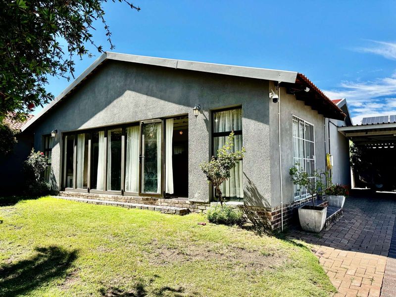 House For Sale in Secunda Central - Photo 1
