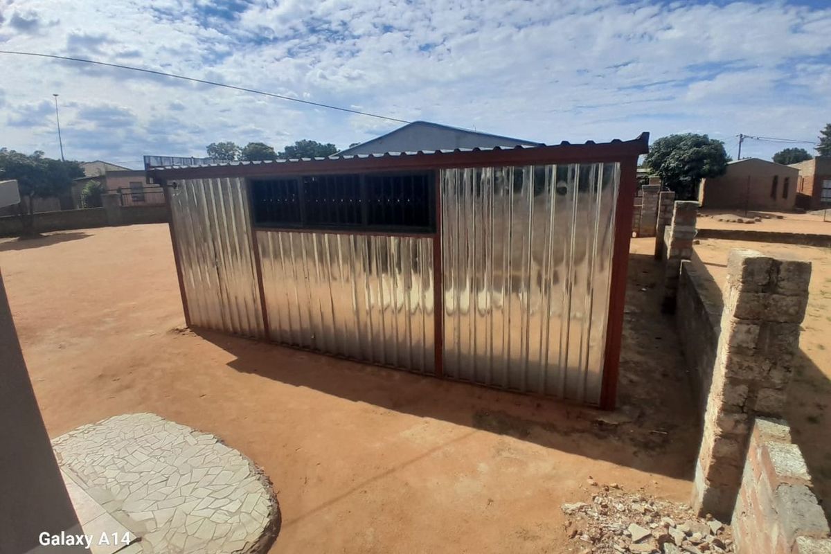 House For Sale in Hammanskraal Central - Photo 4