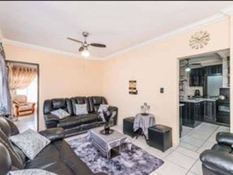 House For Sale in Roodepoort North - Photo 6