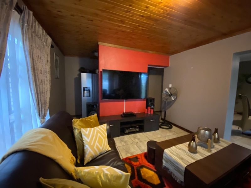 House For Sale in New Park - Photo 3