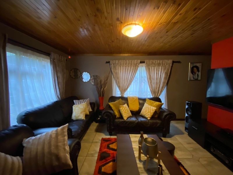 House For Sale in New Park - Photo 4