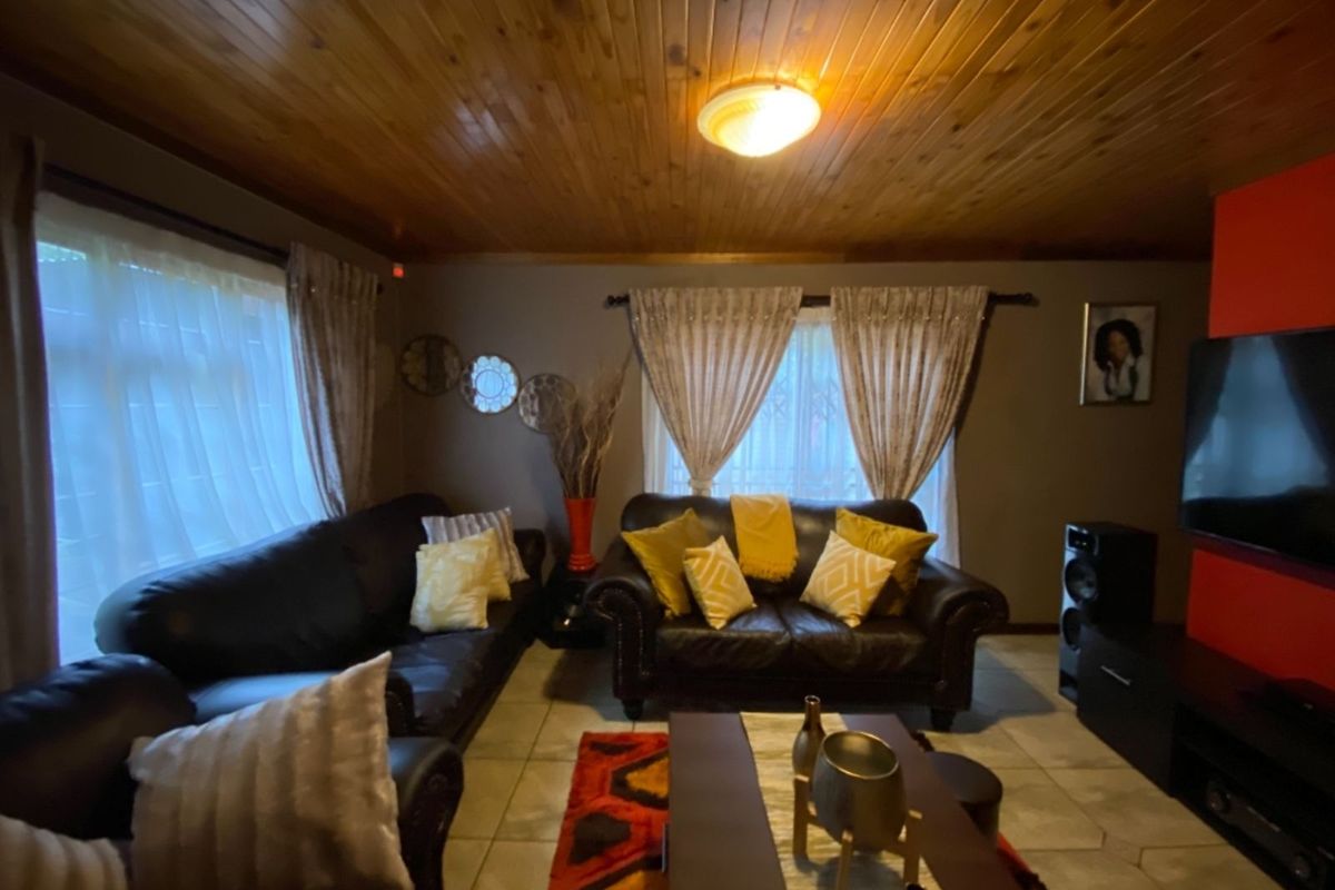 House For Sale in New Park - Photo 4