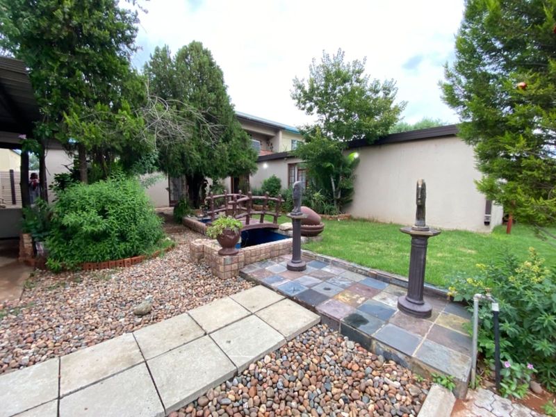 House For Sale in New Park - Photo 2