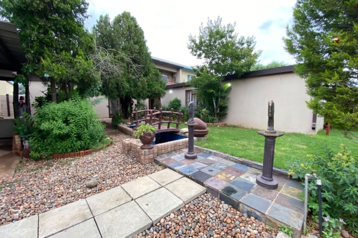 House For Sale in New Park - Photo 2