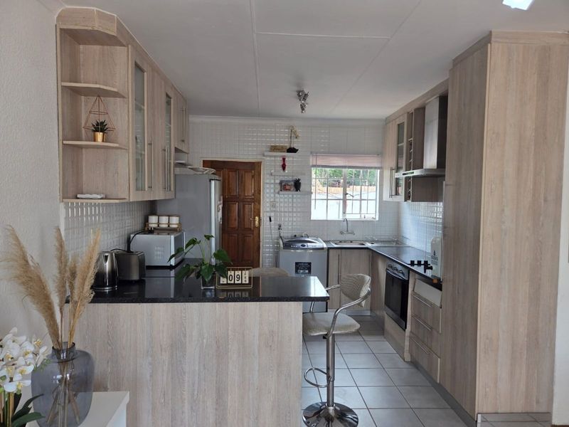 House For Sale in Bendor - Photo 2
