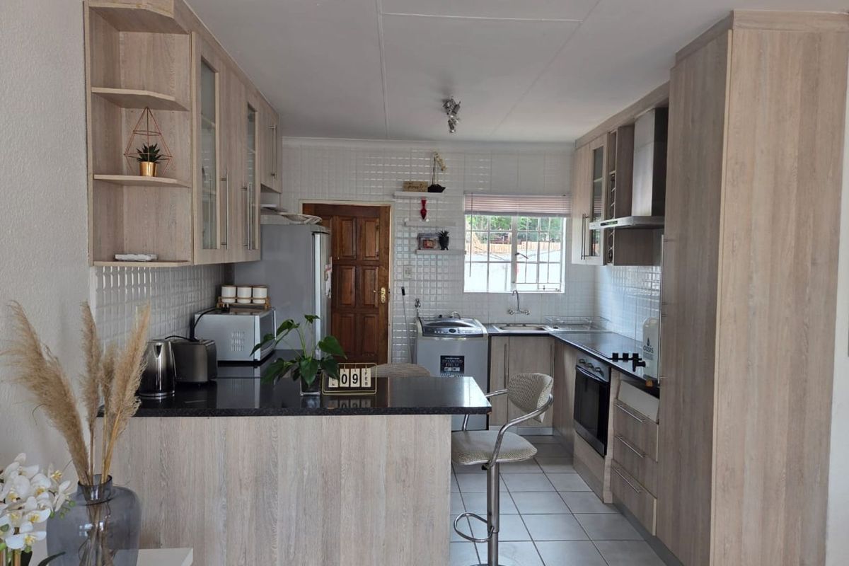 House For Sale in Bendor - Photo 2