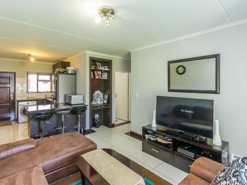 Apartment For Sale in Noordwyk - Photo 7