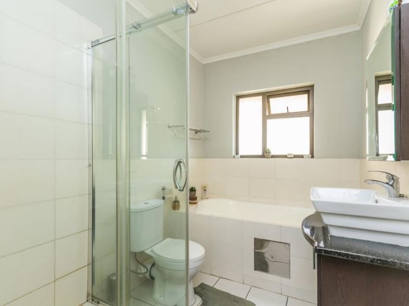 Apartment For Sale in Noordwyk - Photo 9