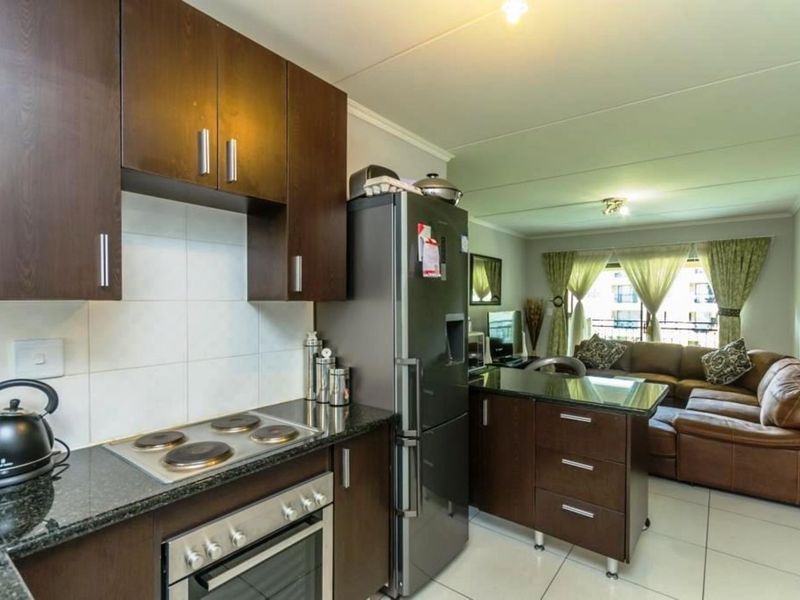 Apartment For Sale in Noordwyk - Photo 2