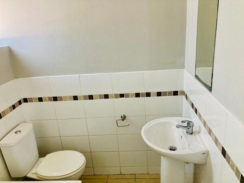 Townhouse For Sale in Parsonsvlei - Photo 8