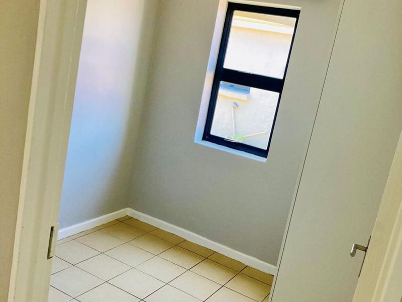 Townhouse For Sale in Parsonsvlei - Photo 6