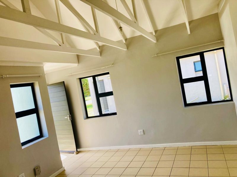 Townhouse For Sale in Parsonsvlei - Photo 2