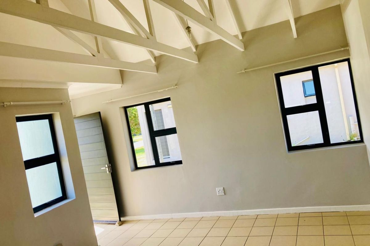 Townhouse For Sale in Parsonsvlei - Photo 2