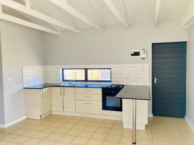 Townhouse For Sale in Parsonsvlei - Photo 3