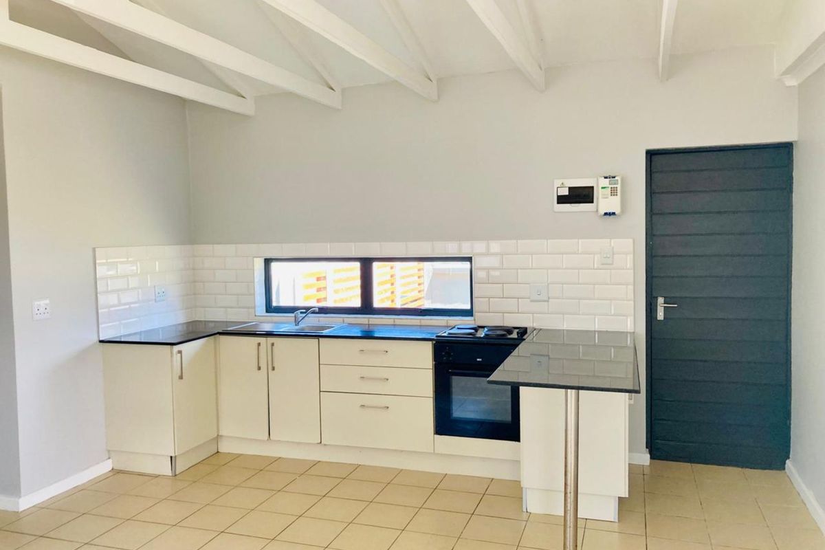 Townhouse For Sale in Parsonsvlei - Photo 3