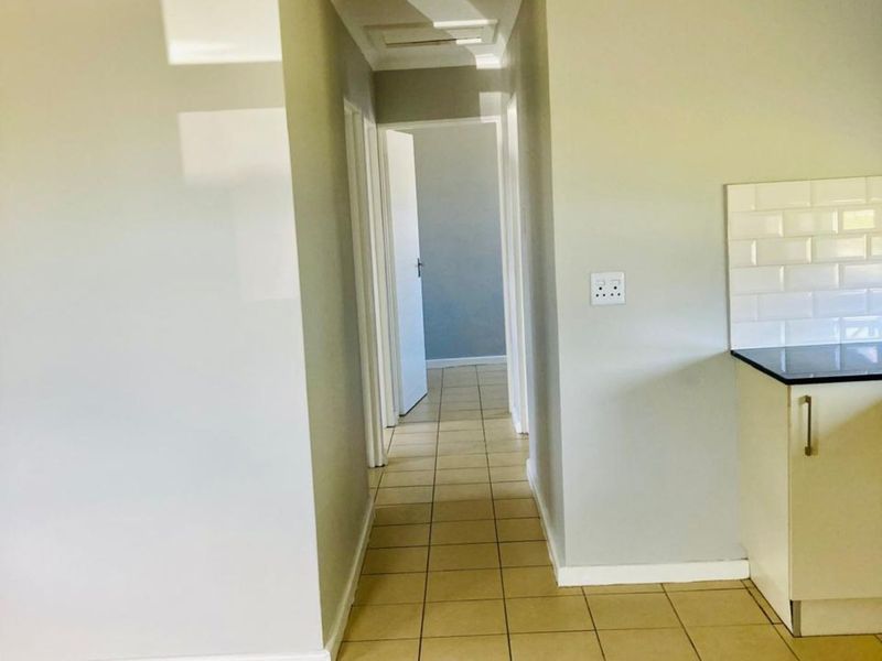 Townhouse For Sale in Parsonsvlei - Photo 4