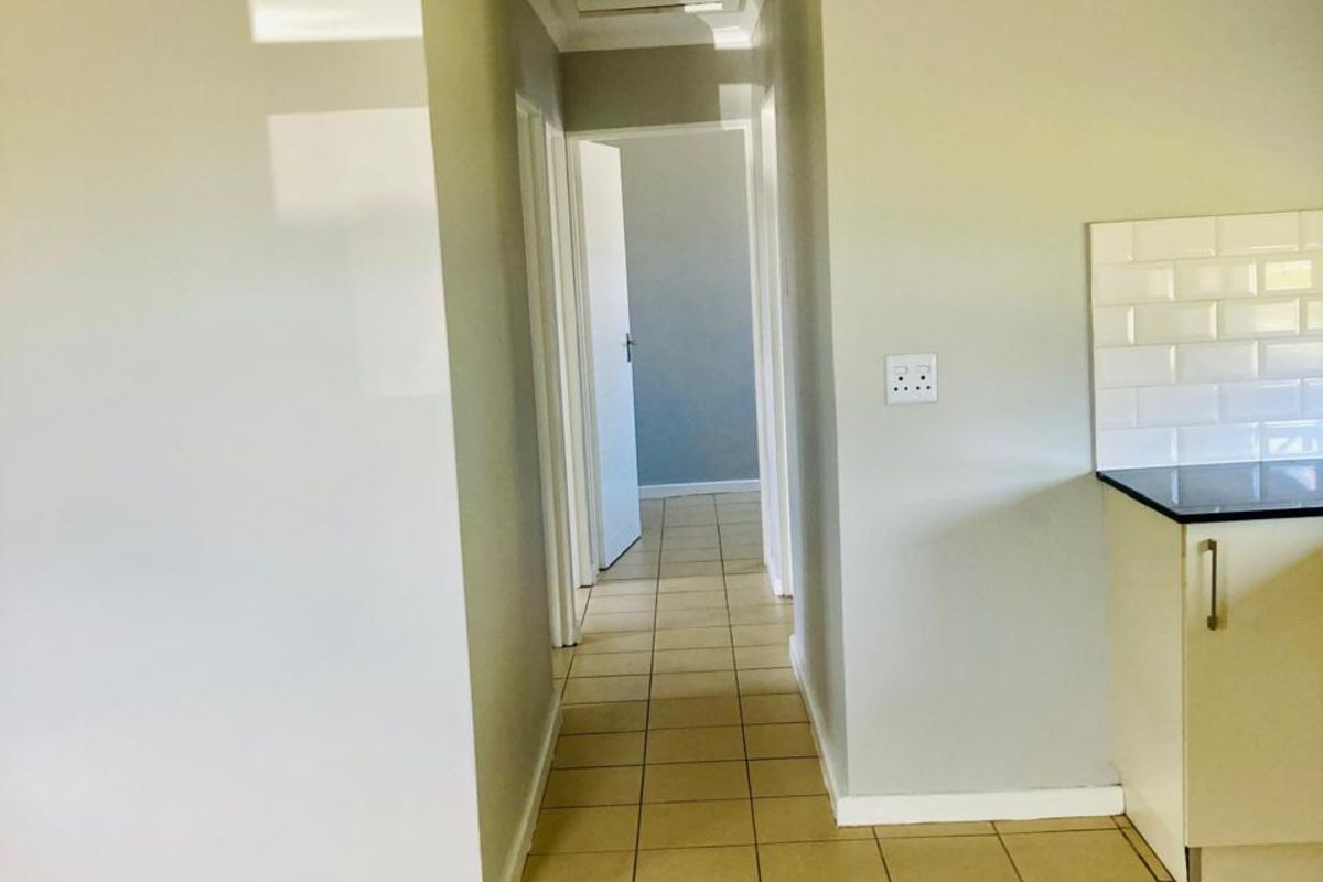 Townhouse For Sale in Parsonsvlei - Photo 4