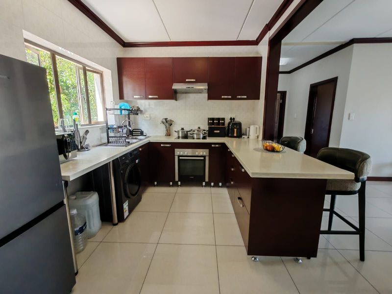 Apartment For Sale in Summerset - Photo 6