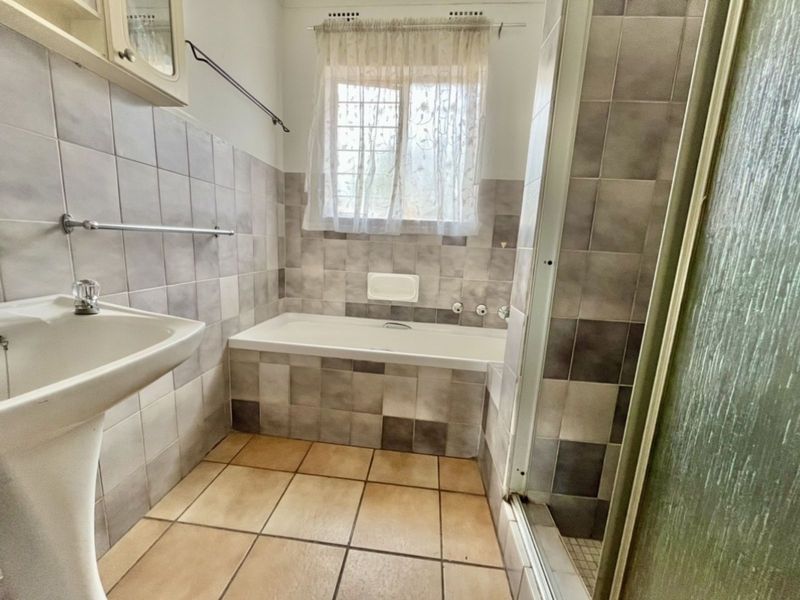 House For Sale in Weltevreden Park - Photo 9