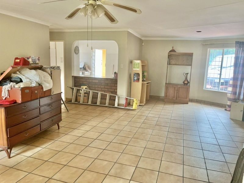 House For Sale in Weltevreden Park - Photo 3