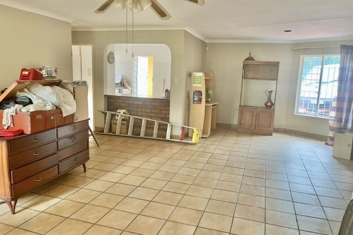 House For Sale in Weltevreden Park - Photo 3