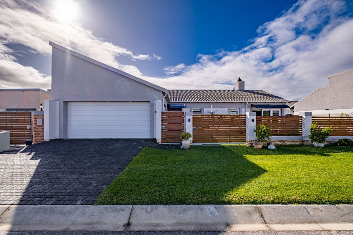 House For Sale in Pinelands - Photo 2