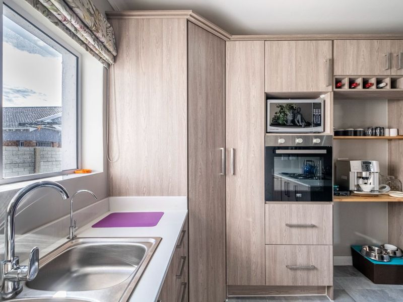 House For Sale in Pinelands - Photo 10