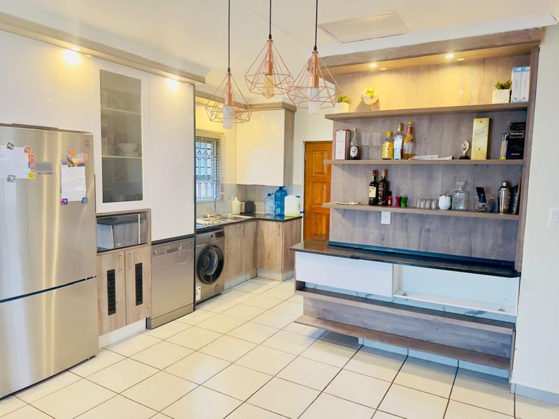 House For Sale in Chantelle - Photo 2