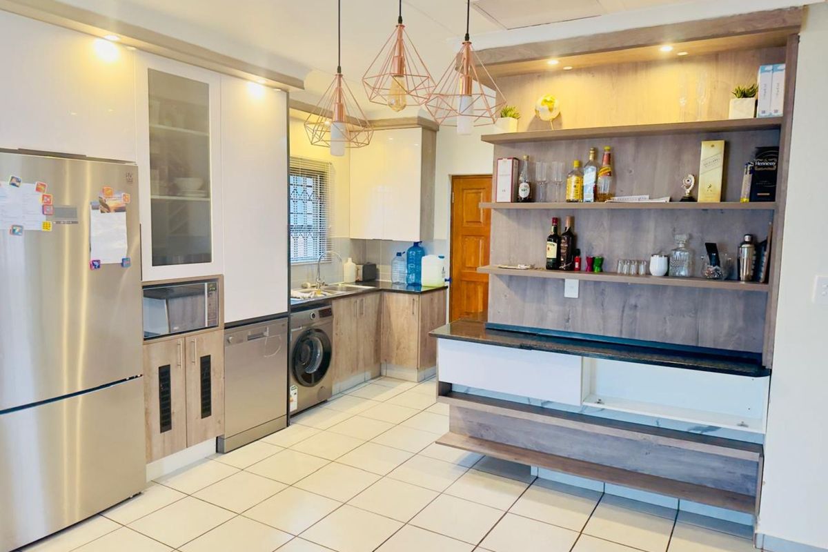 House For Sale in Chantelle - Photo 2