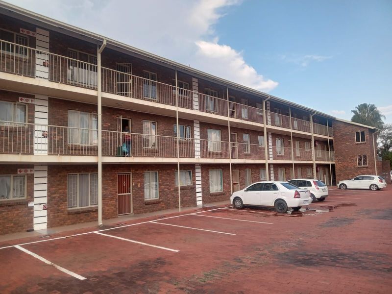 Apartment For Sale in Karenpark - Photo 2