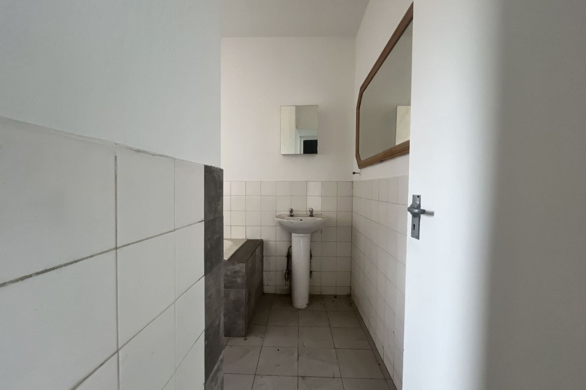 House For Sale in Sunnyside - Photo 4