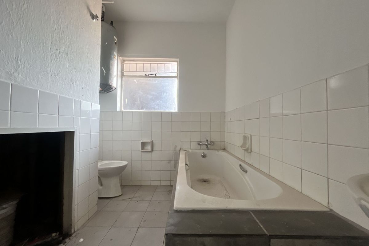 House For Sale in Sunnyside - Photo 4