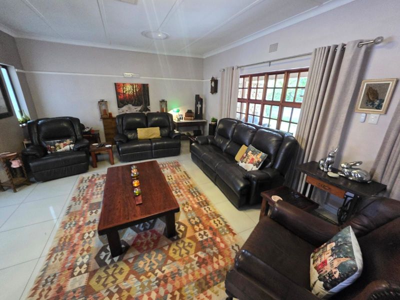 House For Sale in Hadison Park - Photo 2