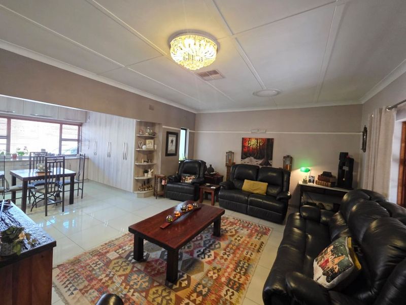 House For Sale in Hadison Park - Photo 3