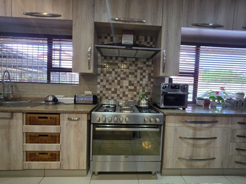 House For Sale in Hadison Park - Photo 5