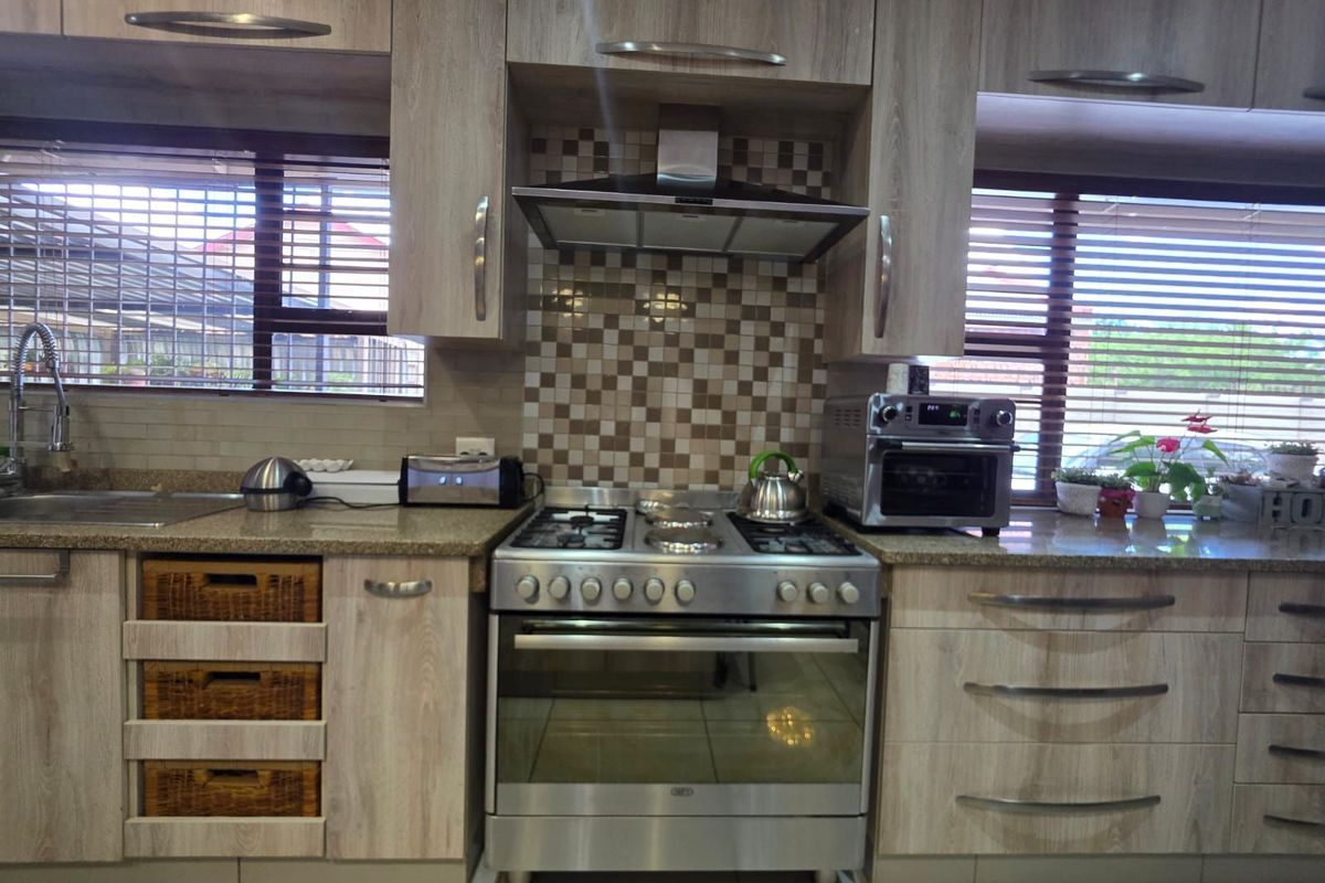 House For Sale in Hadison Park - Photo 5