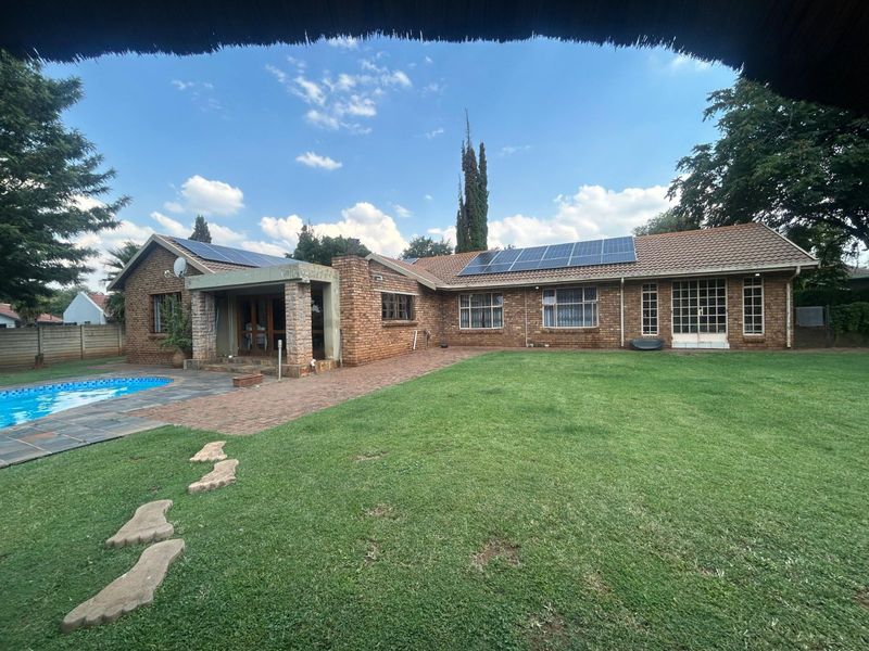 House For Sale in Wierda Park - Photo 2