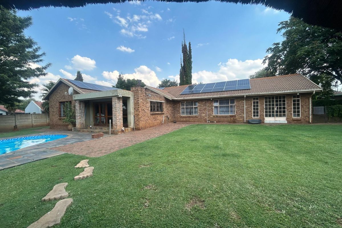 House For Sale in Wierda Park - Photo 2