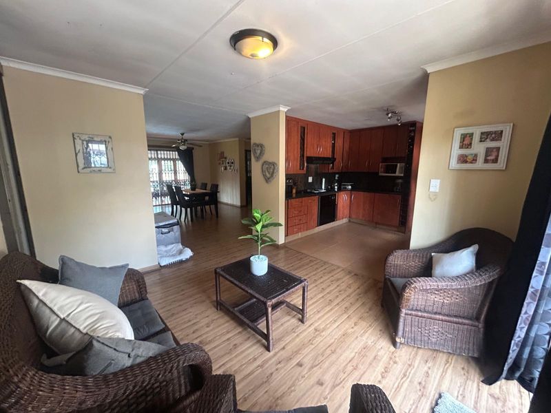 House For Sale in Wierda Park - Photo 7