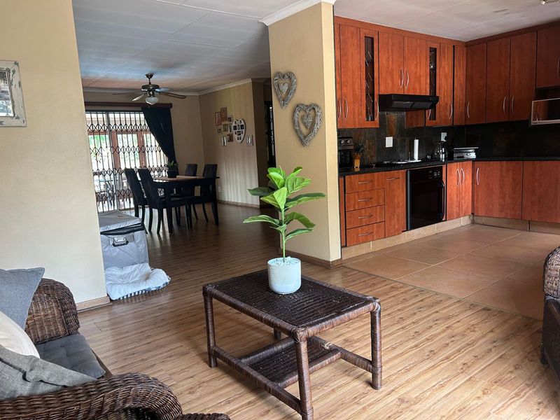 House For Sale in Wierda Park - Photo 6