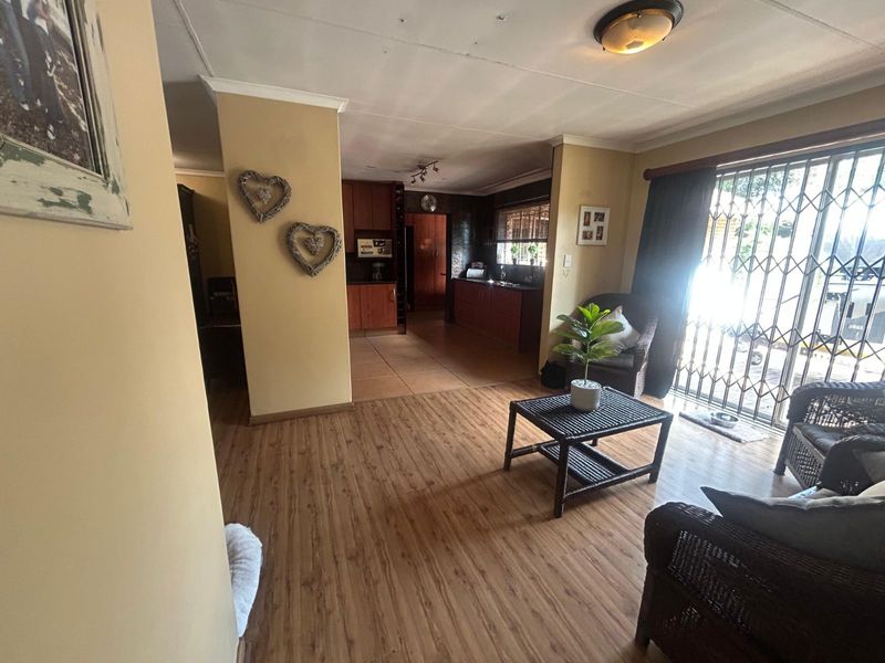 House For Sale in Wierda Park - Photo 8