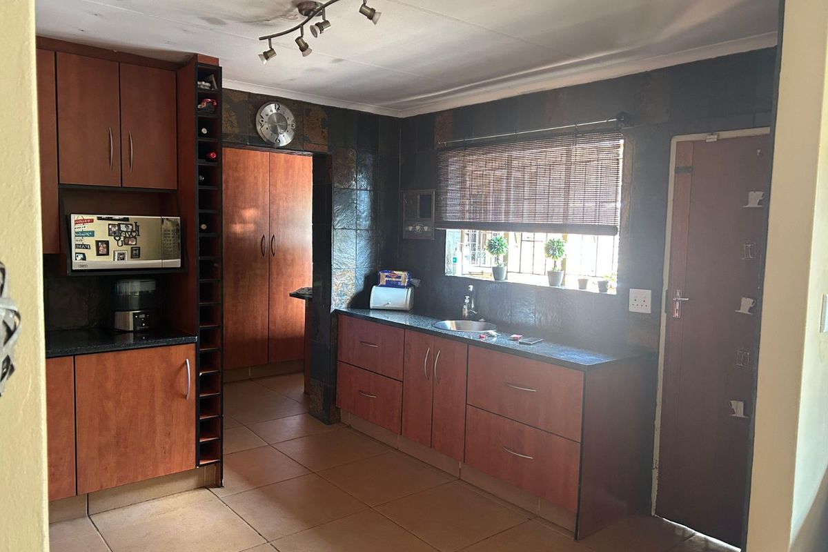 House For Sale in Wierda Park - Photo 5