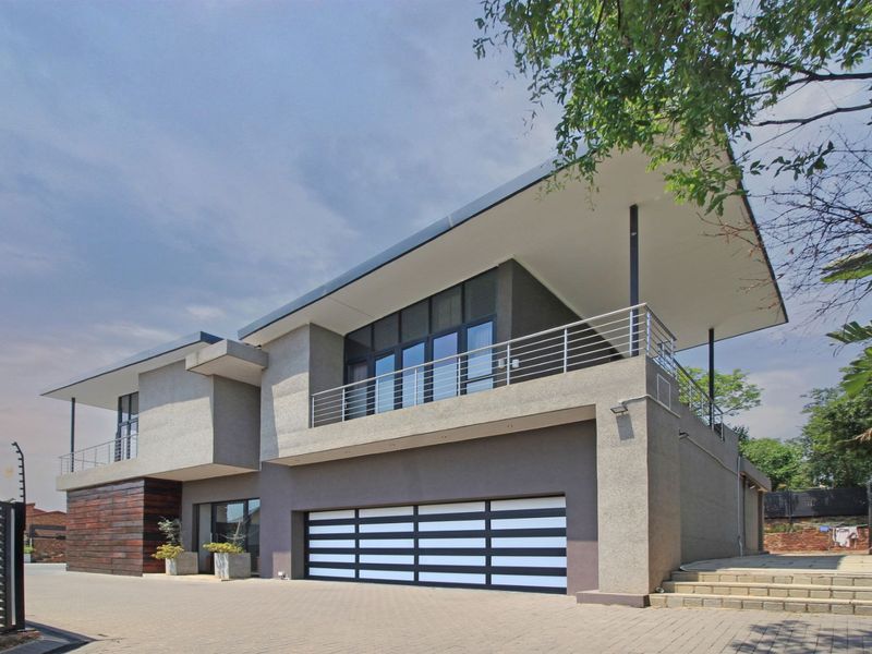 House For Sale in Waterkloof Ridge - Photo 3