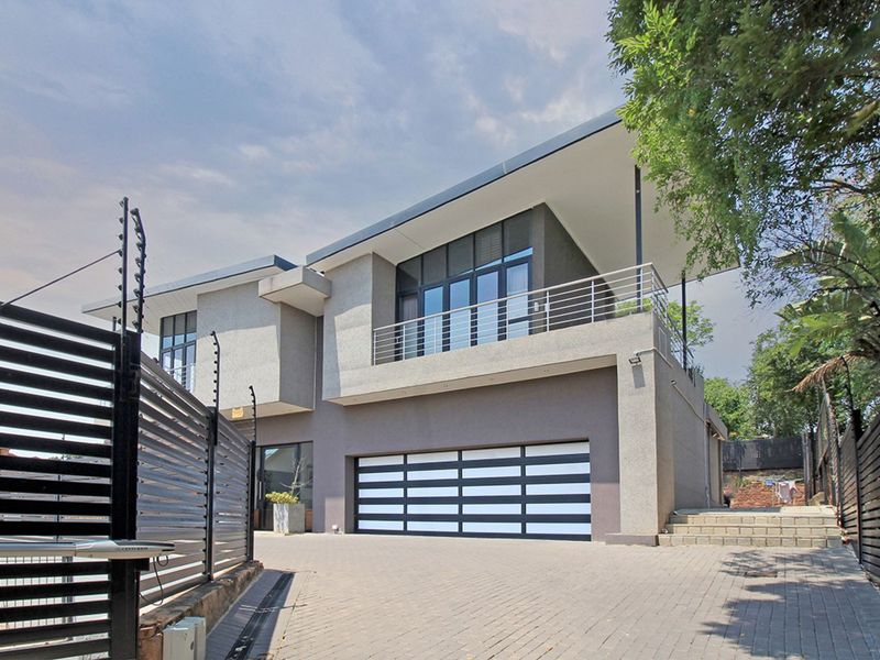 House For Sale in Waterkloof Ridge - Photo 2