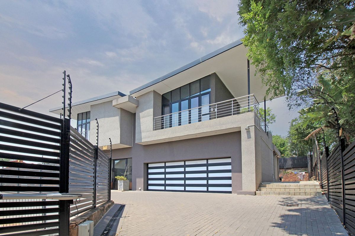 House For Sale in Waterkloof Ridge - Photo 2