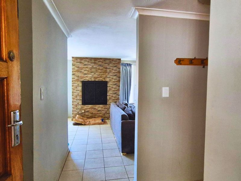 Townhouse For Sale in Hennopspark - Photo 3