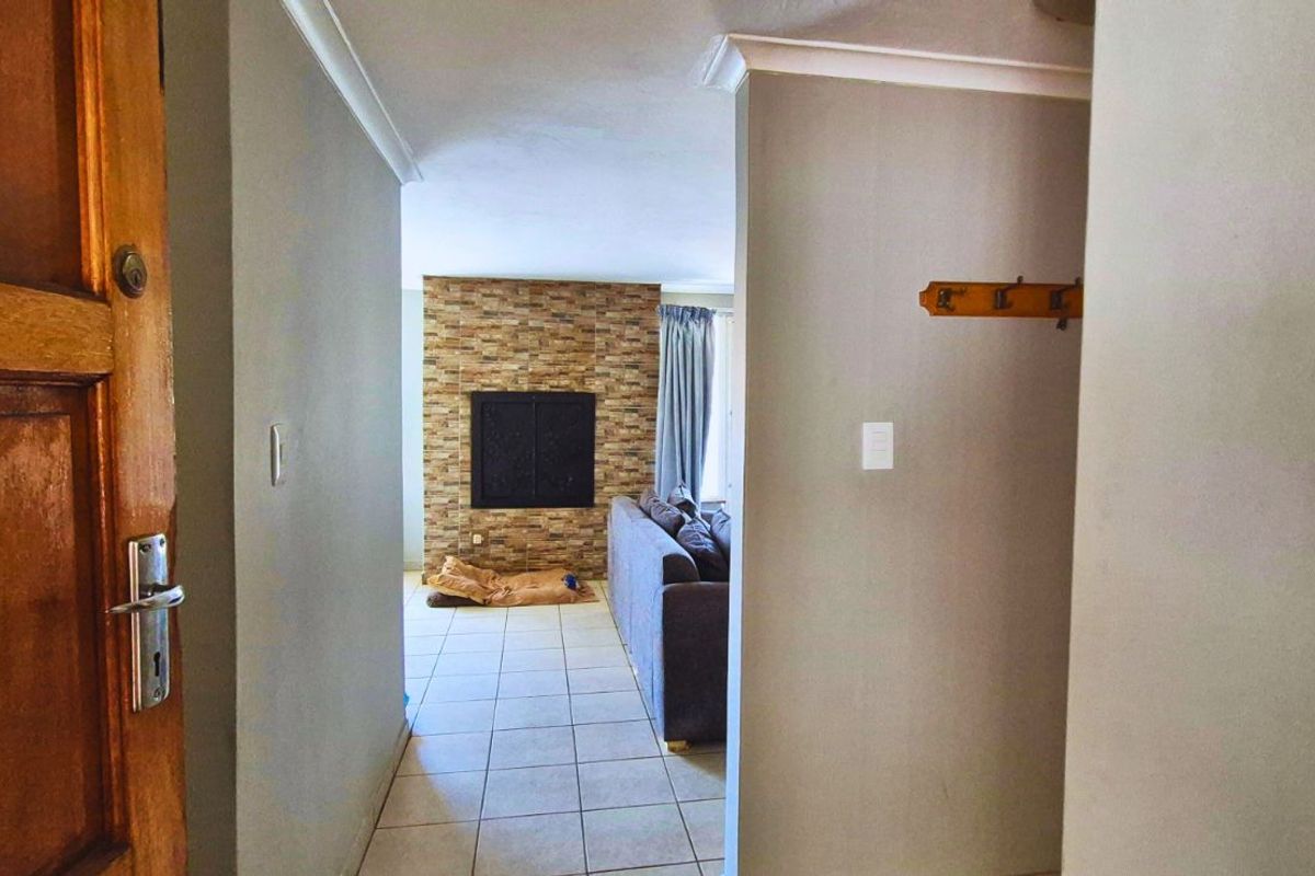 Townhouse For Sale in Hennopspark - Photo 3